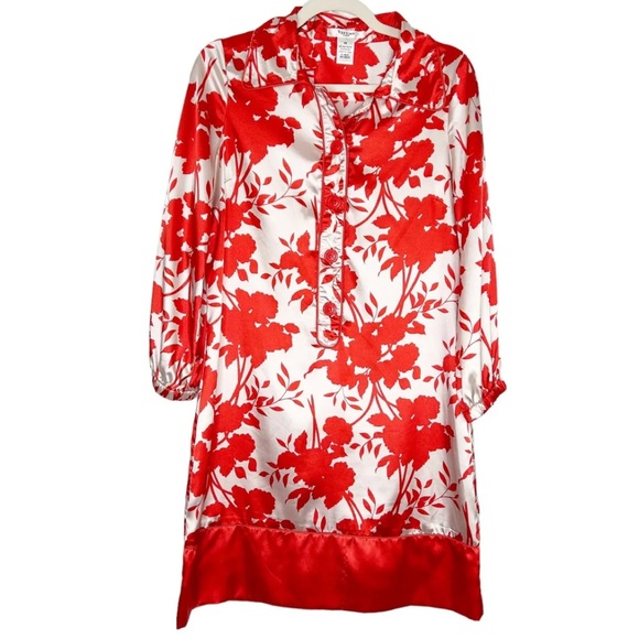 Vertigo Paris Dresses & Skirts - Vertigo Paris Red and White Satin Long Sleeve Floral Print Dress large